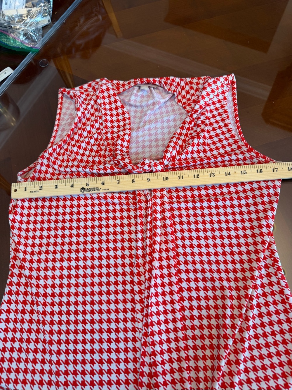 Banana Republic Red and White Houndstooth Tie-Neck Sleeveless Top - Picture 4 of 7